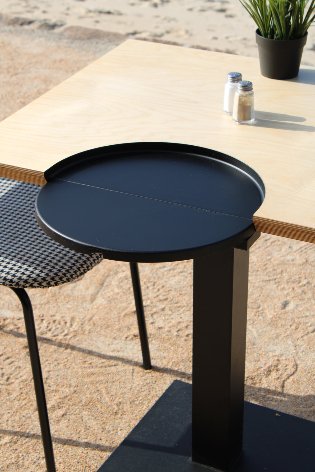 Table Moon indoor